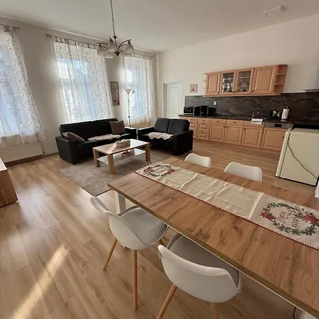 Appartement Masarykovo Namesti V Centru Decina *