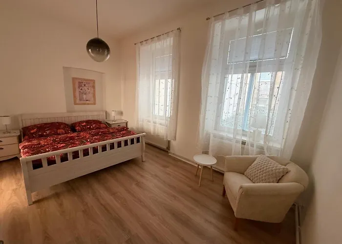 Masarykovo Namesti V Centru Decina Appartement