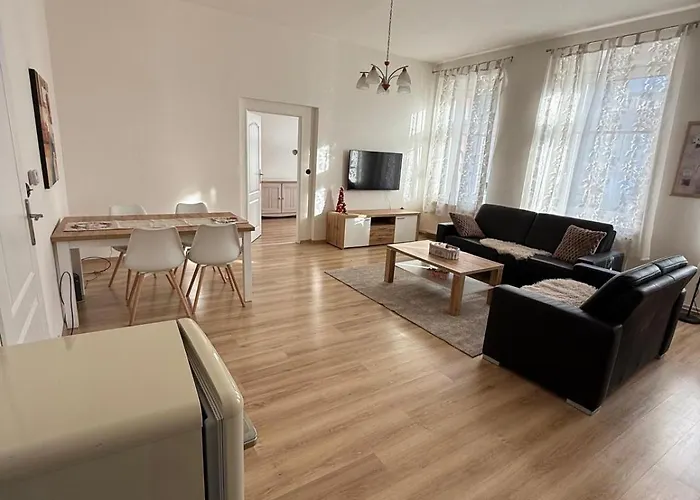 Masarykovo Namesti V Centru Decina
